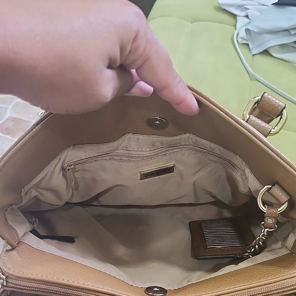 Gianibernini Sophisticated Brown Shoulder Bag with Structured Design